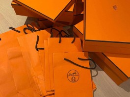 爱马仕包装袋上logo(爱马仕包装盒上会有什么标签)