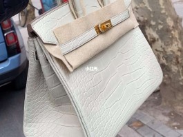 爱马仕喜马拉雅白色鳄鱼皮(爱马仕喜马拉雅鳄鱼皮包价钱)