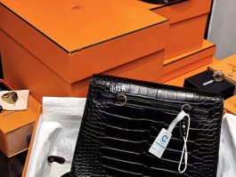 爱马仕黑金鳄鱼皮小号怎么样啊(爱马仕鳄鱼皮25黑色金扣birkin)