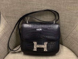 爱马仕黑色鳄鱼皮(爱马仕黑色鳄鱼皮会掉色吗)