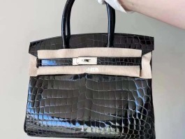 爱马仕birkin30鳄鱼皮穿搭的简单介绍