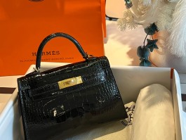 爱马仕铂金鳄鱼皮黑(爱马仕鳄鱼皮黑金birkin)
