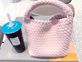 泰国手工皮包(泰国手工皮包品牌)