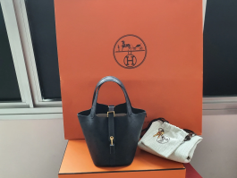 爱马仕皮包专柜(爱马仕官网店包包)