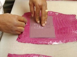 爱马仕手工制作缝制(爱马仕手工制作缝制视频)