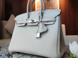 爱马仕鳄鱼皮birkin25冰川白(爱马仕鳄鱼皮25黑色金扣birkin)
