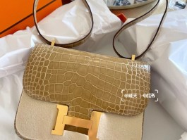 关于爱马仕康康鳄鱼皮包包多少钱的信息