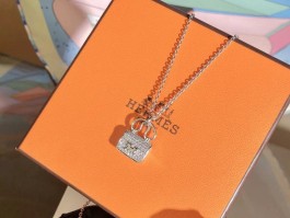爱马仕包包项链值得买吗(爱马仕包包项链值得买吗知乎)