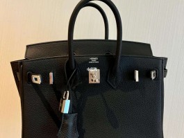 爱马仕包包价格一览表黑色(爱马仕包包价格一览表黑色和白色)