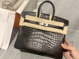 关于柬埔寨爱马仕鳄鱼皮包包手工定制的信息