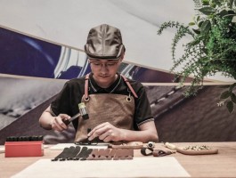 爱马仕手工皮具匠人有什么要求(爱马仕手工皮具匠人有什么要求和标准)