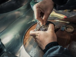 手工爱马仕皮带匠人(爱马仕皮带正确系法视频)