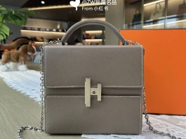 爱马仕行李箱定制款多少钱(爱马仕行李箱定制款多少钱一个)