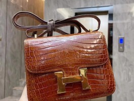 爱马仕鳄鱼皮经典款怎么样(爱马仕鳄鱼皮经典款怎么样啊)