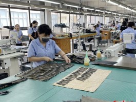 鳄鱼皮具定制工厂(鳄鱼皮制品厂家直销)