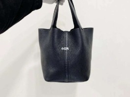 爱马仕菜篮子包包图片灰色(爱马仕菜篮子包的官网价位是多少)