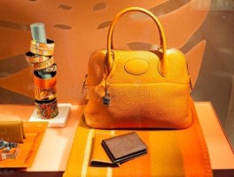 香港爱马仕店被抢走66个包(香港爱马仕店被抢走66个包裹)