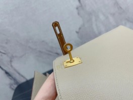 爱马仕包包的五金是纯金吗(爱马仕包包的五金件是真金还是镀金)