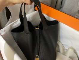 爱马仕菜篮子包包图片大全(爱马仕菜篮子包搭配什么衣服)