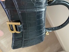 爱马仕沙漏包怎么办(爱马仕包包脏了怎么办)