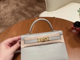 爱马仕kelly鳄鱼皮(爱马仕kelly鳄鱼皮钱包)