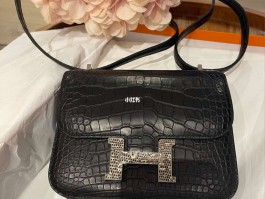 爱马仕官方旗舰店鳄鱼皮(爱马仕鳄鱼皮是真的鳄鱼皮吗)