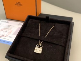 爱马仕包包项链多少钱(爱马仕包包项链多少钱铂金)
