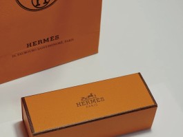 爱马仕用塑料袋包装(爱马仕专柜包装袋袋子)
