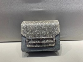 关于柬埔寨爱马仕蜥蜴皮包包手工定制的信息