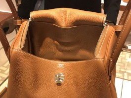 爱马仕lindy金棕色鳄鱼皮(爱马仕鳄鱼皮25黑色金扣birkin)