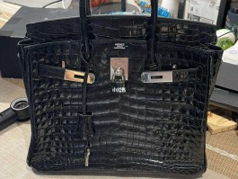 爱马仕限量版黑色鳄鱼皮包包(爱马仕鳄鱼皮黑金birkin)